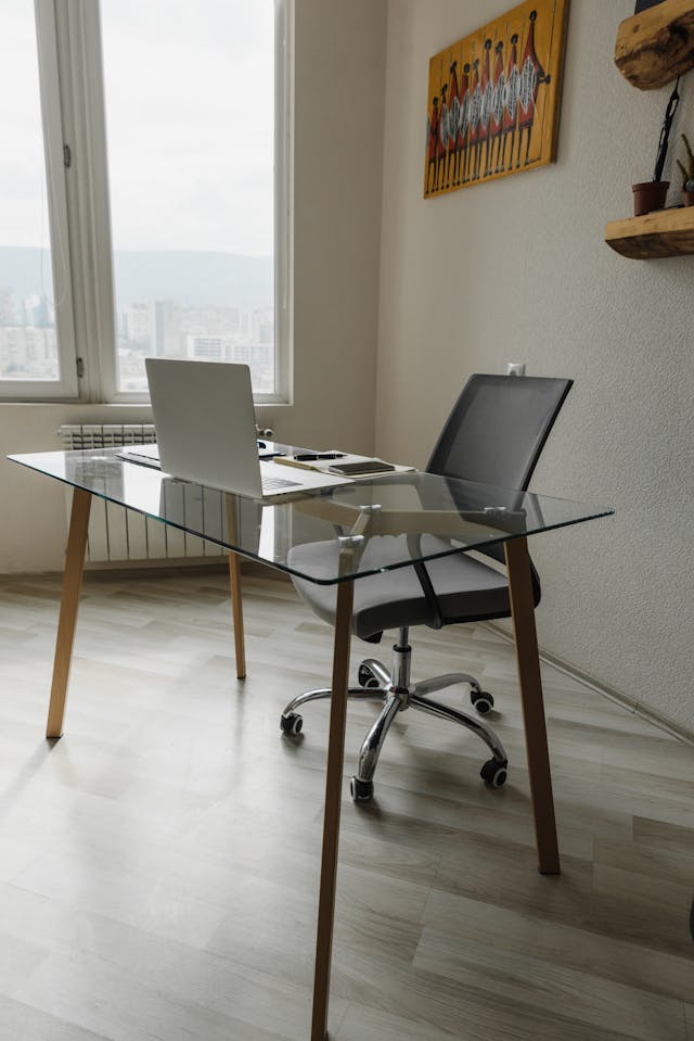 Schoon bureau met een Clean Desk Policy